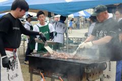 三種の牛肉でＢＢＱ堪能　士幌　牛肉祭りに２年連続２０００人