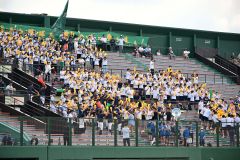 【決勝・白樺学園－クラーク記念国際】先制点で盛り上がる白樺学園の応援スタンド