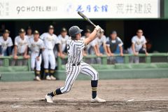 【決勝・白樺学園―クラーク国際】白樺学園は２回１死二、三塁で浅野壮音が右前適時打を放ち１－０と先制する