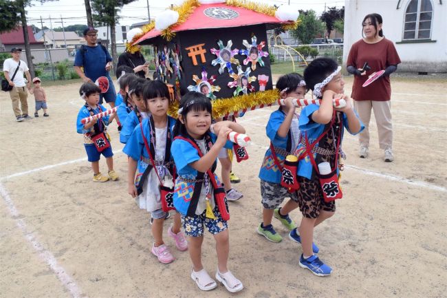 縁日など楽しむ　池田カトリック幼稚園で夏祭り