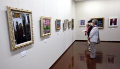 表現を工夫した作品が並ぶ「繭の会」作品展