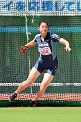 【女子円盤投げ・予選１組】試技２投目で３４メートル３３を投げた澤向美樹（幕別清陵）