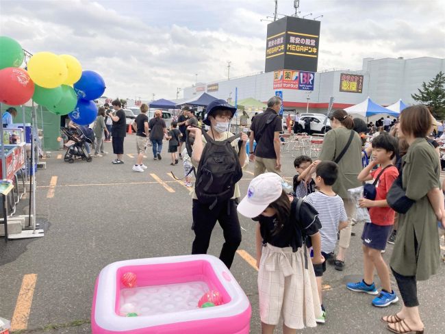 夏祭り家族連れで盛況　ＭＥＧＡドンキ西帯広