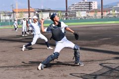 練習に励む白樺学園ナイン