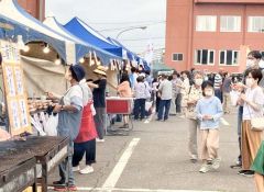 多くの来場者でにぎわった「チャリティー樽生ビアー彩（さい）」