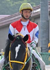 ばんえい史上最速で「通算２０００勝」を達成した西謙一騎手