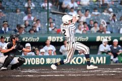 【１回戦・白樺学園－創成館】白樺学園は８回先頭の浅野壮音が左前打で出塁。浅野は３打数２安打で好機を演出した