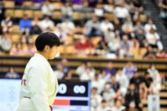 【女子個人戦７８キロ超級・決勝】２連覇を懸けて挑んだ決勝。集中力を高め、畳に上がった井上朋香（佐賀商３年―札内中出）