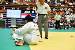 【女子個人戦７８キロ超級・決勝】「一本」がコールされ、感情を爆発させた井上朋香（手前、佐賀商３年―札内中出）