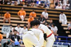 【女子個人戦７８キロ超級・準決勝】相手が守りに入ることを予想し、指導を取りに行った井上朋香（奥、佐賀商３年―札内中出）