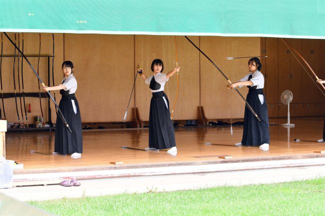 【写真】帯広の森少年団Ｂ女子団体準優勝　弓道の道北地区中学生大会
