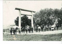 本別神社を発つ出征軍馬（本別町歴史民俗資料館所蔵）