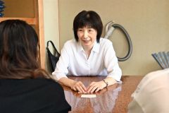 カードを使い参加者とのおしゃべりから本質を引き出す丸山さん