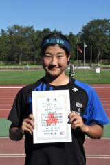 女子やり投げで４１メートル５６の大会新を樹立した久田心美（幕別清陵）