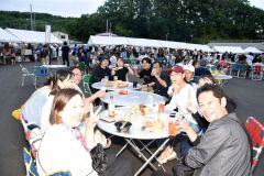 さまざまな食べ物や出し物で盛況だった北勝光生会の感謝祭