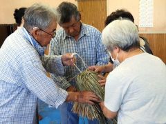 秋季例祭に向けしめ縄づくり　豊頃 3