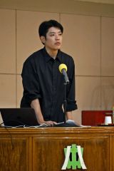 母校で講演した八鍬さん