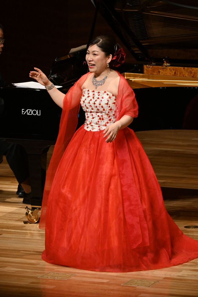 【写真】伸びのある歌声で観客魅了　音更町出身のソプラノ歌手・谷地さんがリサイタル　中札内