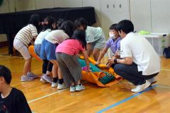 災害時の備え学ぶ　池田小学校で一日防災学校 3