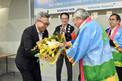 とかち帯広空港に４年ぶりに国際線　大韓航空到着を関係者が歓迎 11