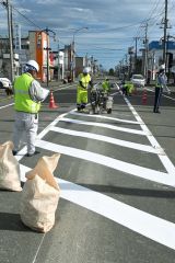 広尾・本通（国道３３６号）に区画線整備　事故防止へ