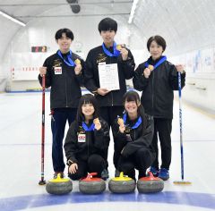 カーリング帯広ＣＡ、全日本中学生選手権初出場で優勝快挙