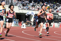 女子８００㍍予選１組