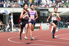 女子８００㍍予選５組