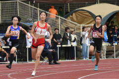 女子２００㍍予選４組