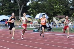 女子２年１００メートル決勝