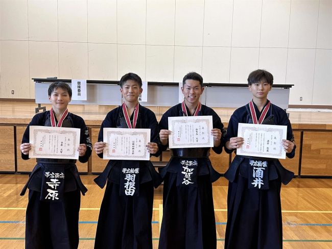 【写真】帯南商男女そろって団体戦、個人戦完全制覇 全十勝高体連秋季 剣道