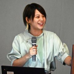 高校生に講演する高木さん