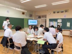 小・中学校の９年間の教育課程について話し合った研修会