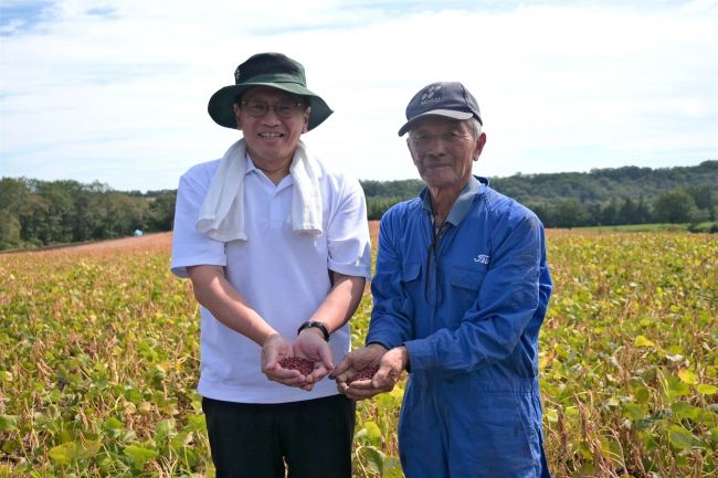 もりもとが芽室の小豆農家・辻野さんを視察　２０年目の「どら焼きヌーボー」発売