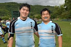 【北北海道大会１回戦・旭川龍谷－旭川・空知合同】旭川龍谷で先発出場した帯広ラグビースクール出身の高砂桜介（右、３年）と埴渕颯大（左、２年）