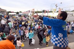 「モーモー綱引き」や菓子まきで盛り上がる　ＪＡひろお感謝祭 4