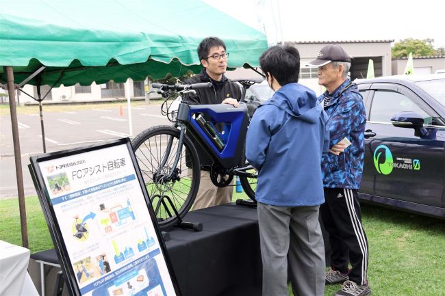 次世代エネルギー「水素」を体感　鹿追でイベント　車両や自転車展示