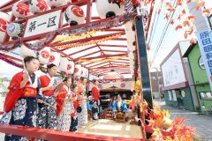 みこし渡御始まる　帯廣神社の秋季例大祭