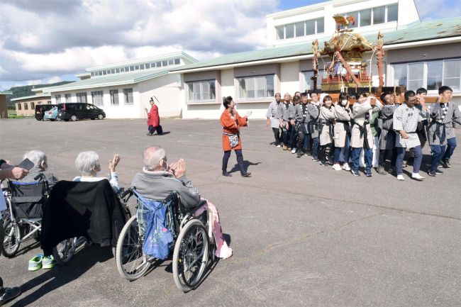 池田神社秋季祭典で神輿渡御