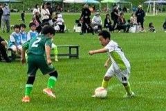 ボールを奪い合う選手たち（提供写真）