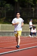 【男子１５００メートル】最後の直線を走る梶浦雄平さん（金野和彦撮影）