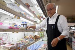 住民のため品ぞろえ腐心　店長１９年、辻本一彦さん～ポピーマート２０年（３）