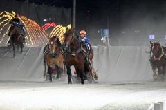 ナナカマド賞を制した（８）キョウエイエースと菊池騎手