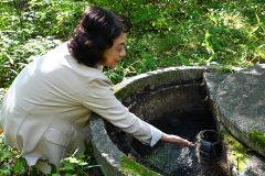 緑ケ丘公園に湧き水　研究者も注目「水の公園」復活を