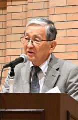 あいさつする田中会長