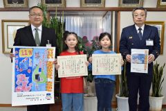 小学生の部入賞者。左から２人目が原田さん