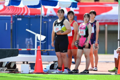 【Ｕ１６女子円盤投げ・決勝】試技の出番を待つ佐藤希夢（本別中３年）