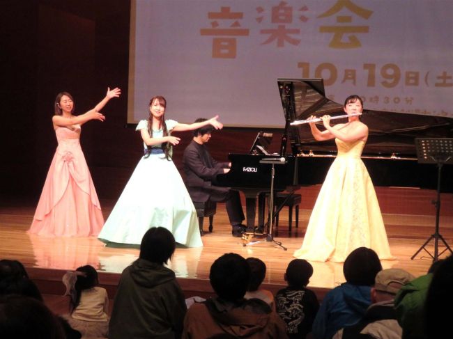 【写真】中札内村図書館で「おはなし音楽会」