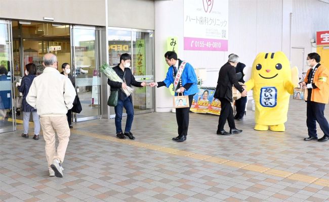 【写真】投票に行こう　道選管などが街頭啓発