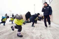 大樹町のちびっ子スケーターを対象に続けられている池田高校の教室（１月５日）